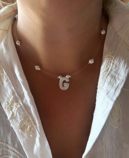 CONJPL000461 COLLAR INVISIBLE CON LETRA INFLADA Y PERLAS CALADAS